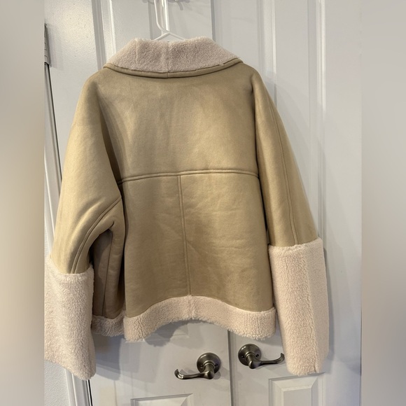 UGG Womens Mindy Luxefluff Jacket Size L NWT - Picture 4 of 13